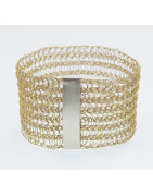 Schön transparent: Das breite Armband aus mit 14 Karat vergoldetem 925er Silber.