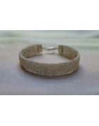 Aus 935er Silber doppelt gestrickt ist dieses Armband.