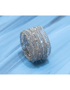 23 Labradorite sind in diesen Edelstahlring eingearbeitet.