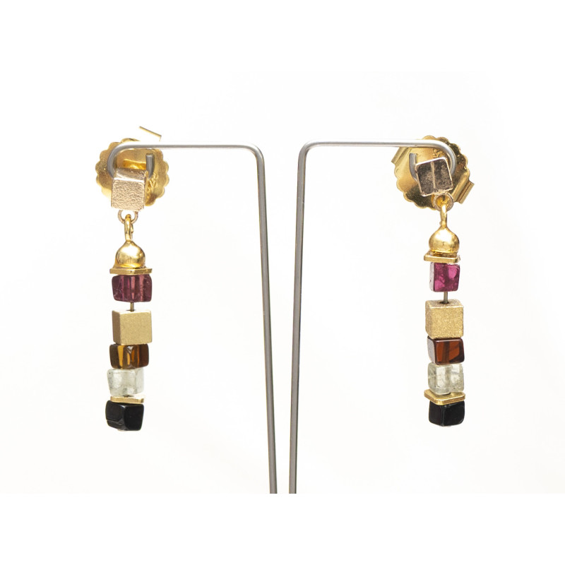 Modell 118a: Turmalinwürfel als Ohrschmuck Modell 118a: Turmalinwürfel als Ohrschmuck