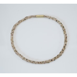 Turmalintropfen im Goldnetz