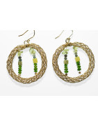 Vergoldete Creolen mit flaschengrünen Edelsteinen