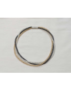 Das kleinere Goldstück in drei Farben