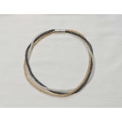 Das kleinere Goldstück in drei Farben