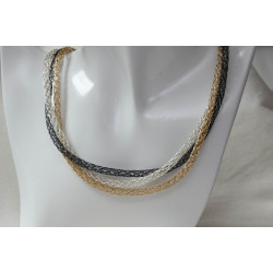 Das kleinere Goldstück in drei Farben