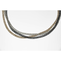 Das kleinere Goldstück in drei Farben