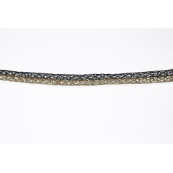 Zwei Farben Schwarz-Gold als Armband.