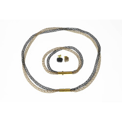 Zwei Farben Schwarz-Gold als Ohrstecker