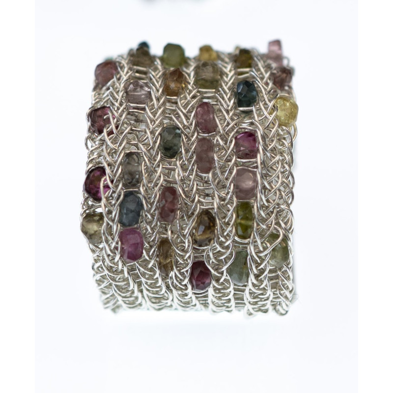 47 Turmaline sind in diesem großen Ring eingearbeitet. Im letzen Bild links sieht man den kleineren Bruder dieses Stücks.